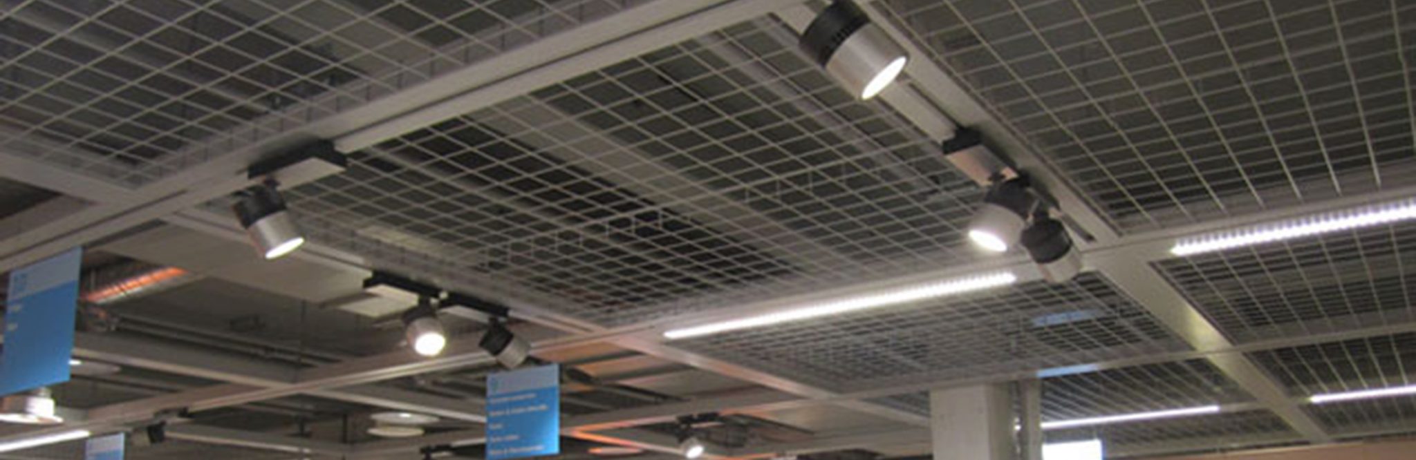 LED-armatur med slimmad design för butik och dagligvaruhandel.