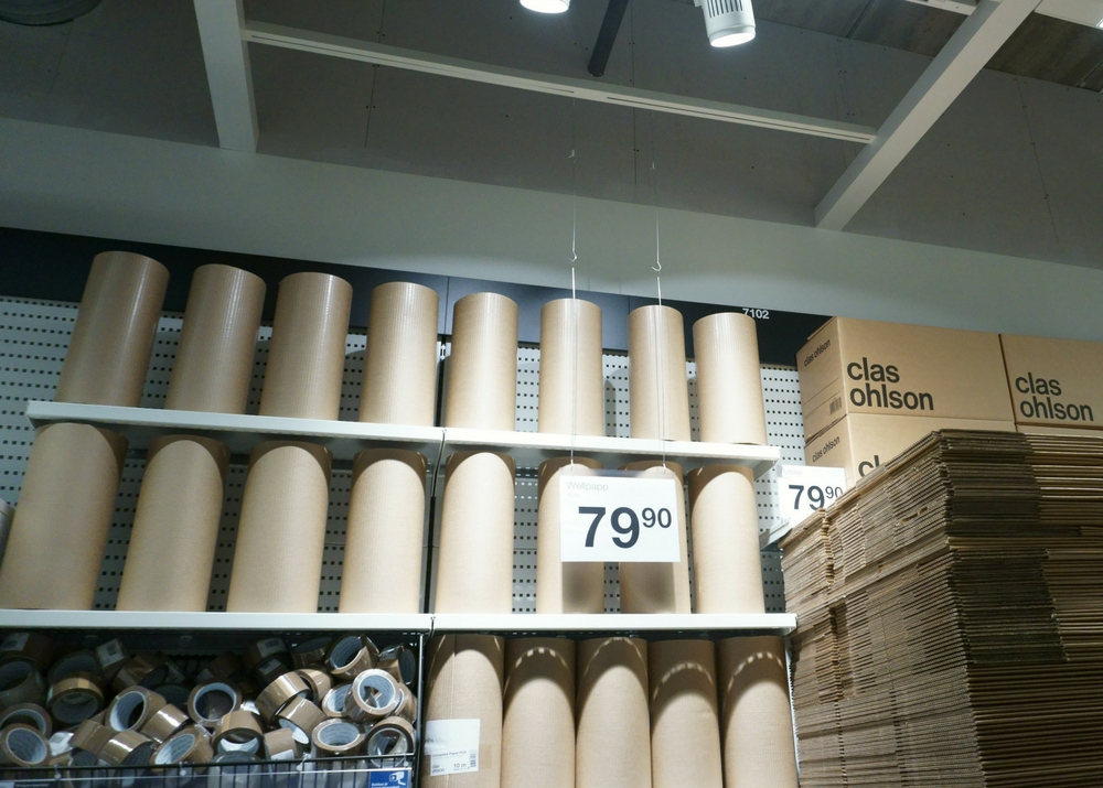 Another usage case for the suspension track. Signage at Clas Ohlson.