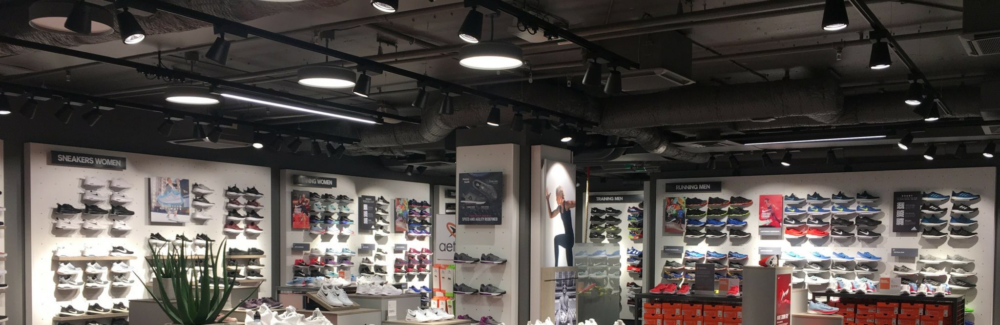 LED-panel för butik och dagligvaruhandel.