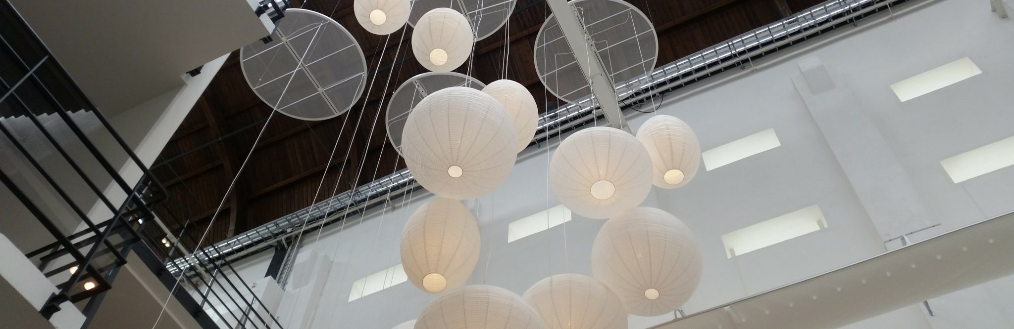 Levitating roundels TEGO RETAIL